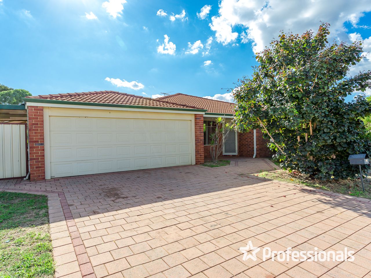 14 Brown Crs, Seville Grove WA 6112, Image 2