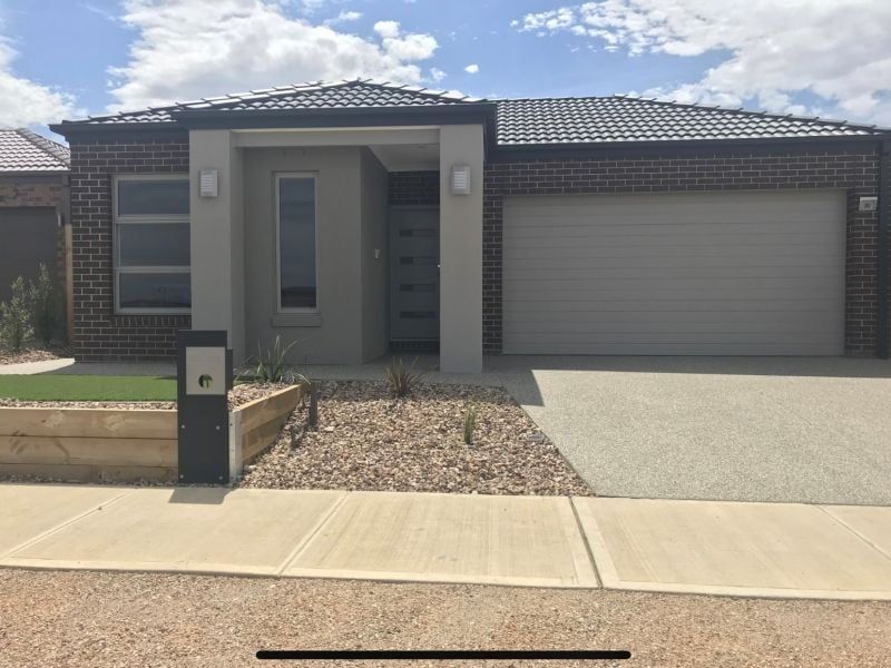3 bedrooms House in 30 Moor Park Avenue HARKNESS VIC, 3337