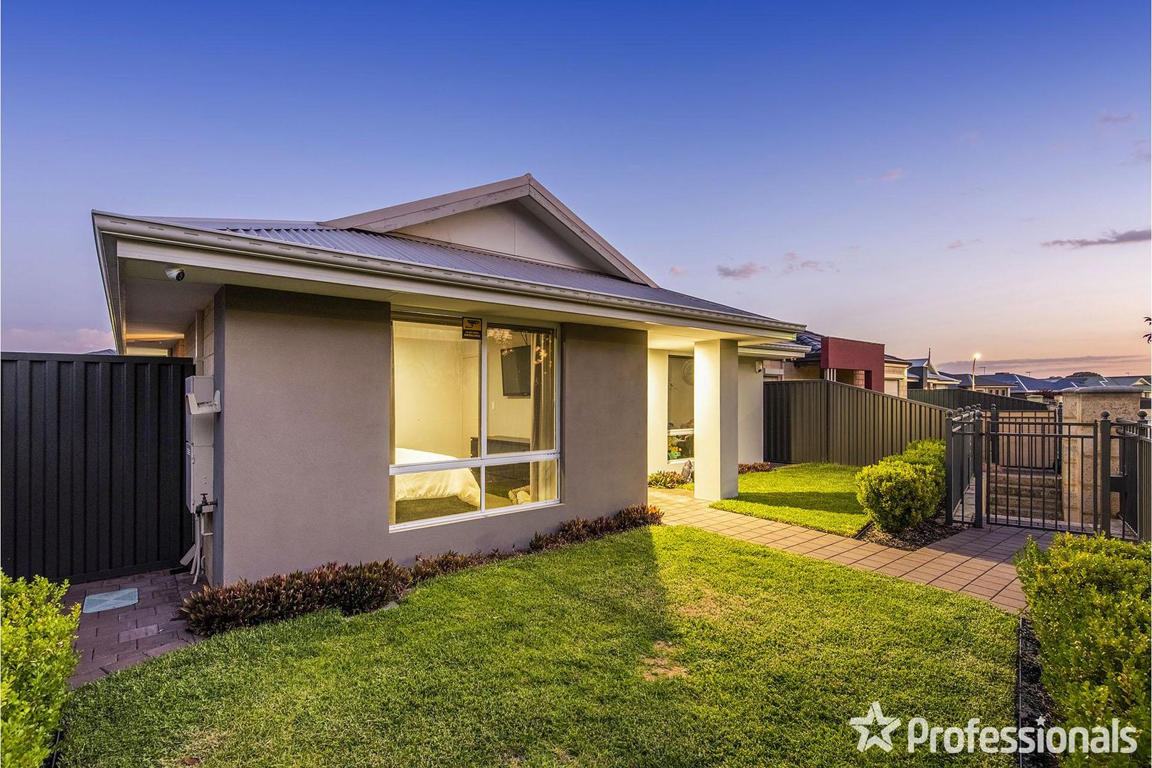 19 Boisdale Road, Seville Grove WA 6112, Image 2