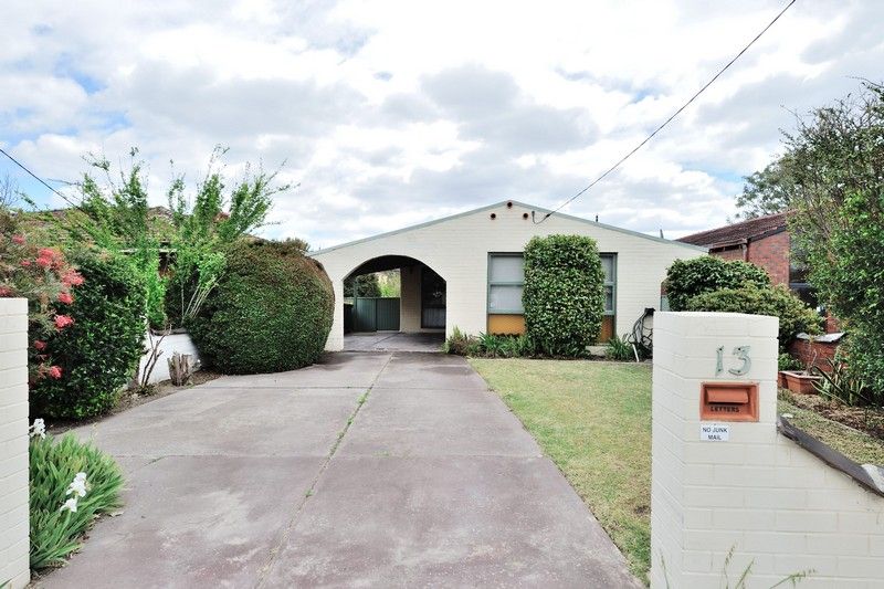 3 bedrooms House in 13 Morrison Road WOODBRIDGE WA, 6056