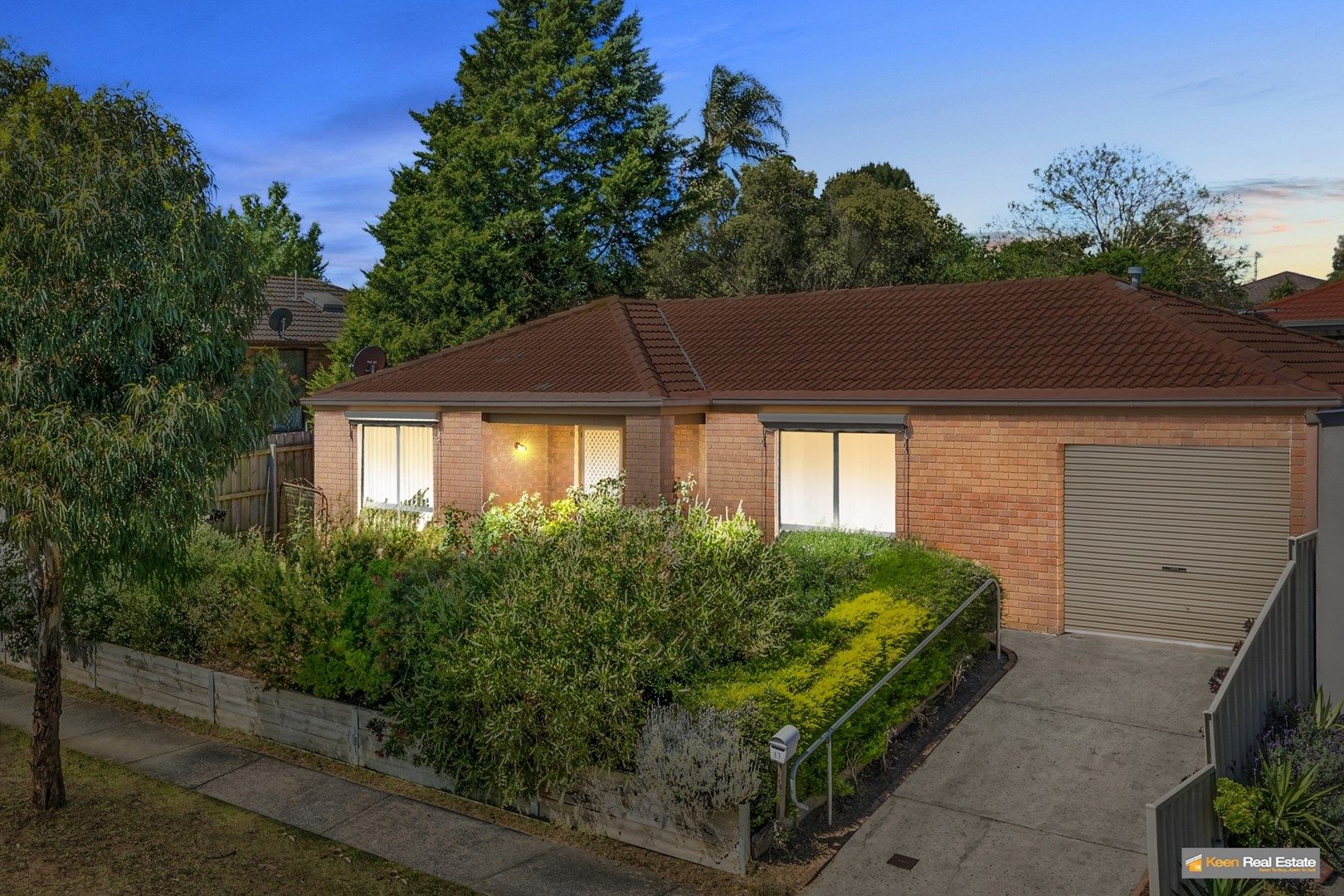 3 bedrooms House in 17 Delacombe Drive HAMPTON PARK VIC, 3976