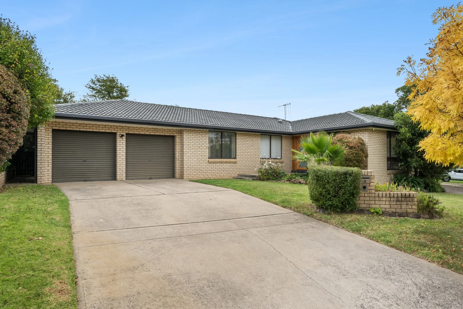 Primary image of 3 Tudor Place, Orange NSW 2800