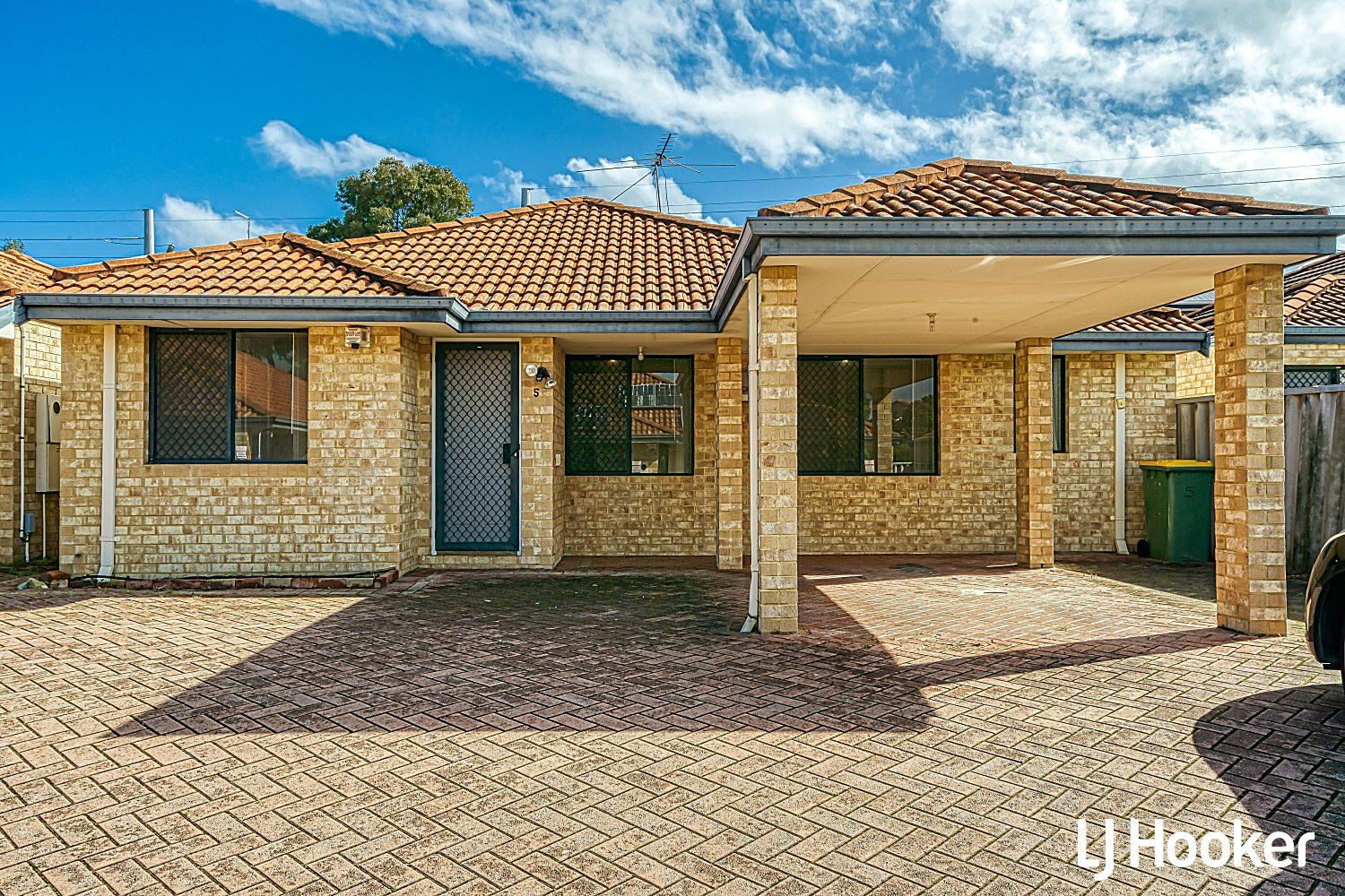 4 bedrooms Villa in 5/14 Farnham Street BENTLEY WA, 6102