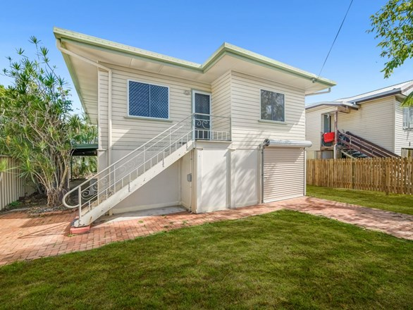 5 Earl Street, Westcourt QLD 4870