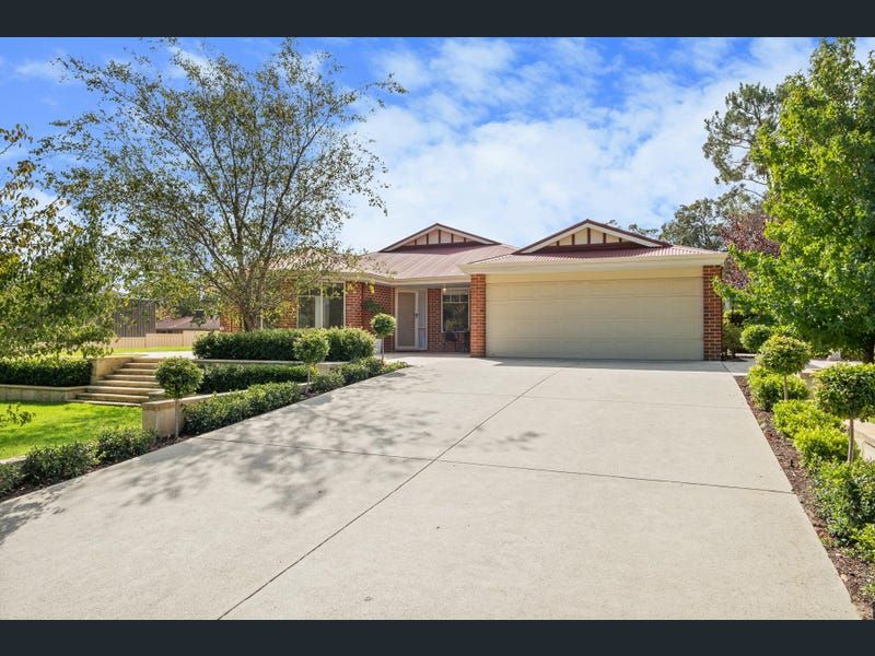 4 bedrooms House in 34 Patricia Road KALAMUNDA WA, 6076