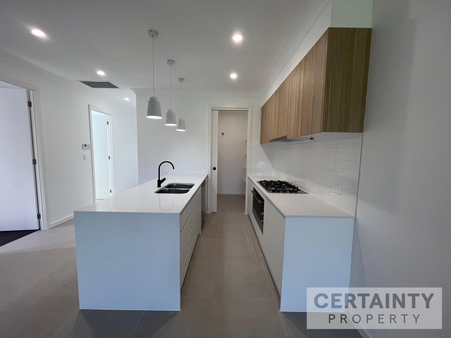 4 bedrooms House in 5 Kamala Court ABERGLASSLYN NSW, 2320