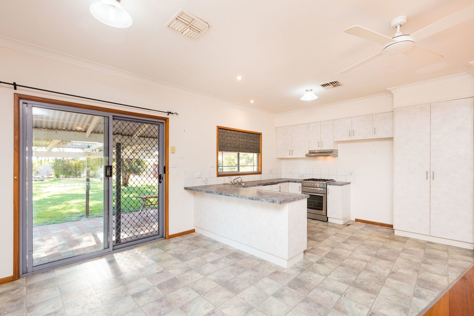 61 Oak Avenue, Birdwoodton VIC 3505, Image 2