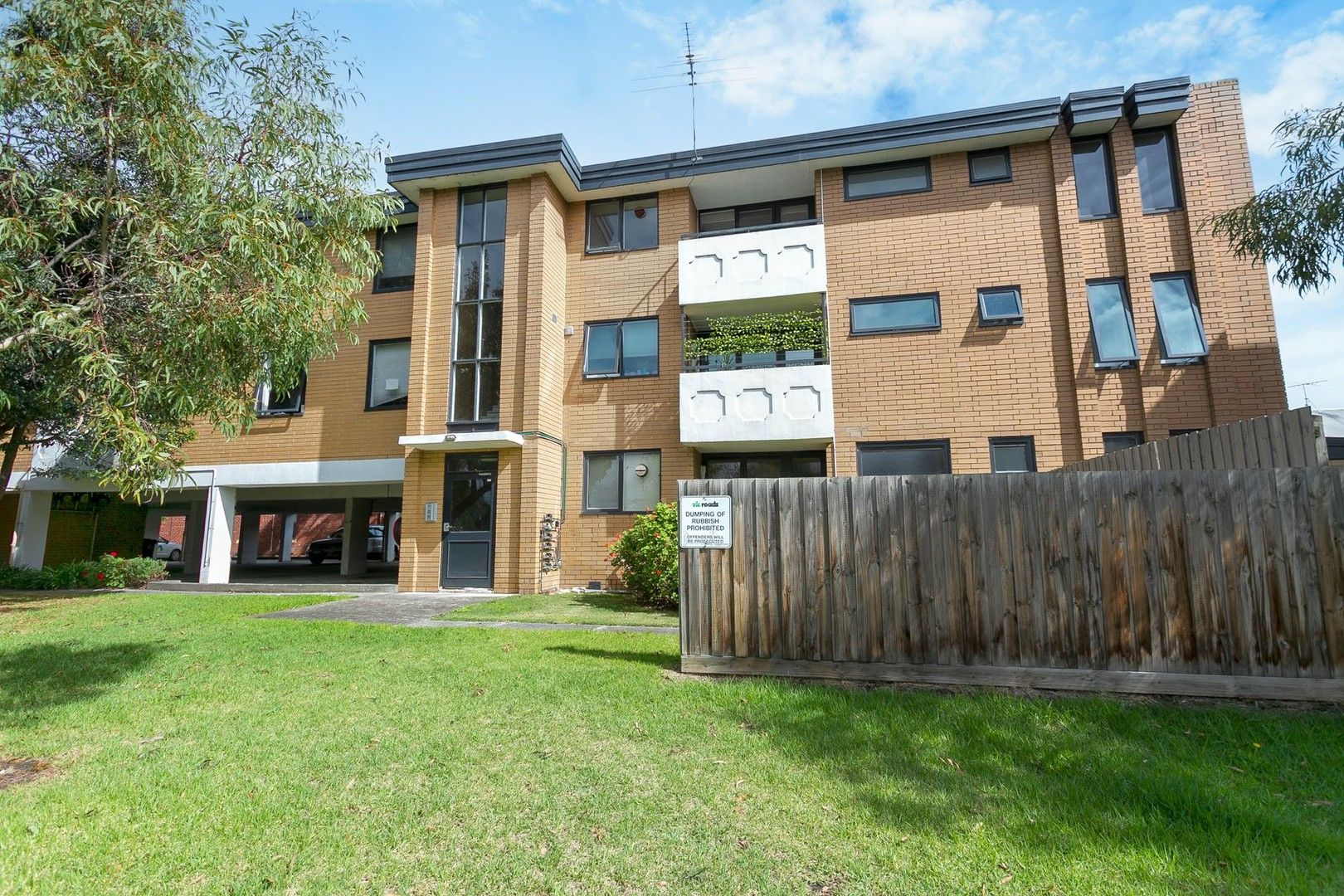 2 bedrooms Apartment / Unit / Flat in 15/217 Barkly Avenue BURNLEY VIC, 3121
