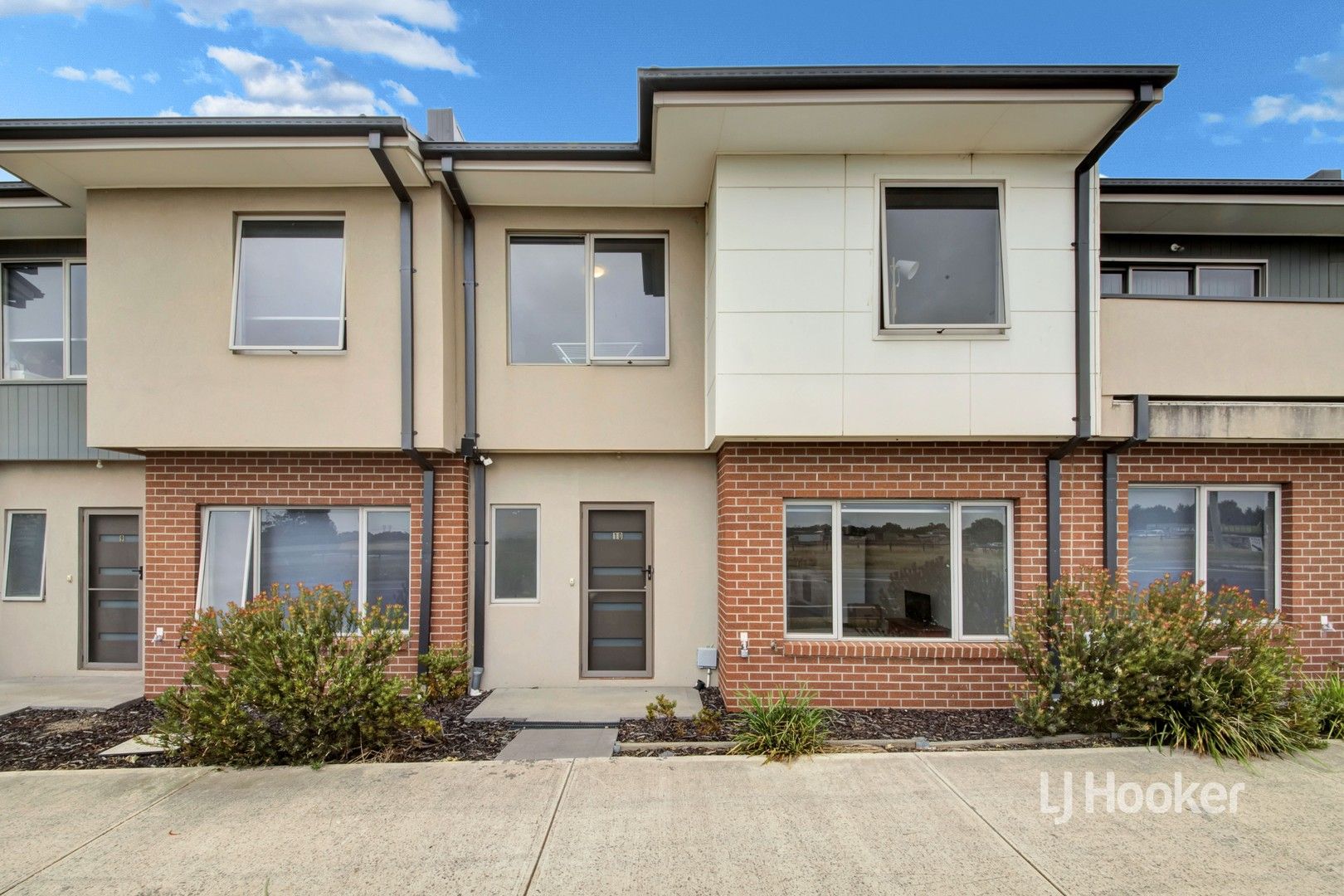 10/64 Escapade Boulevard, Craigieburn VIC 3064, Image 0