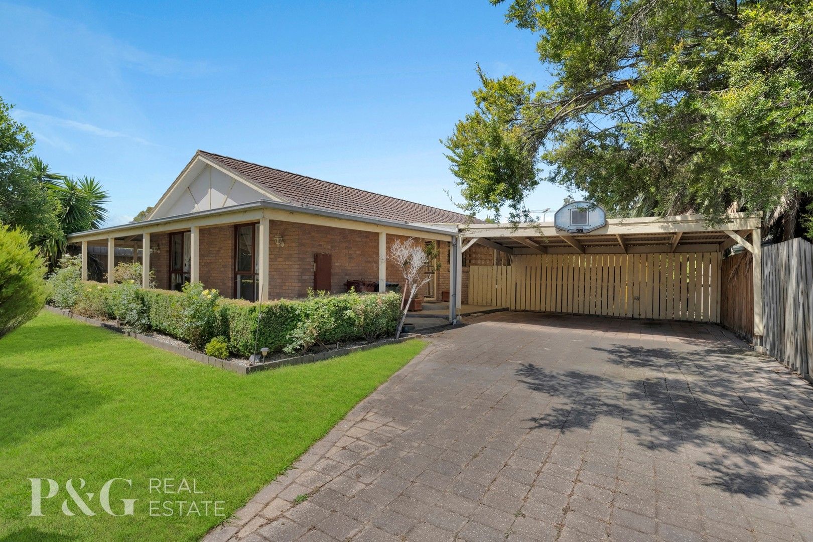 3 bedrooms House in 1 Willslie Crescent BERWICK VIC, 3806