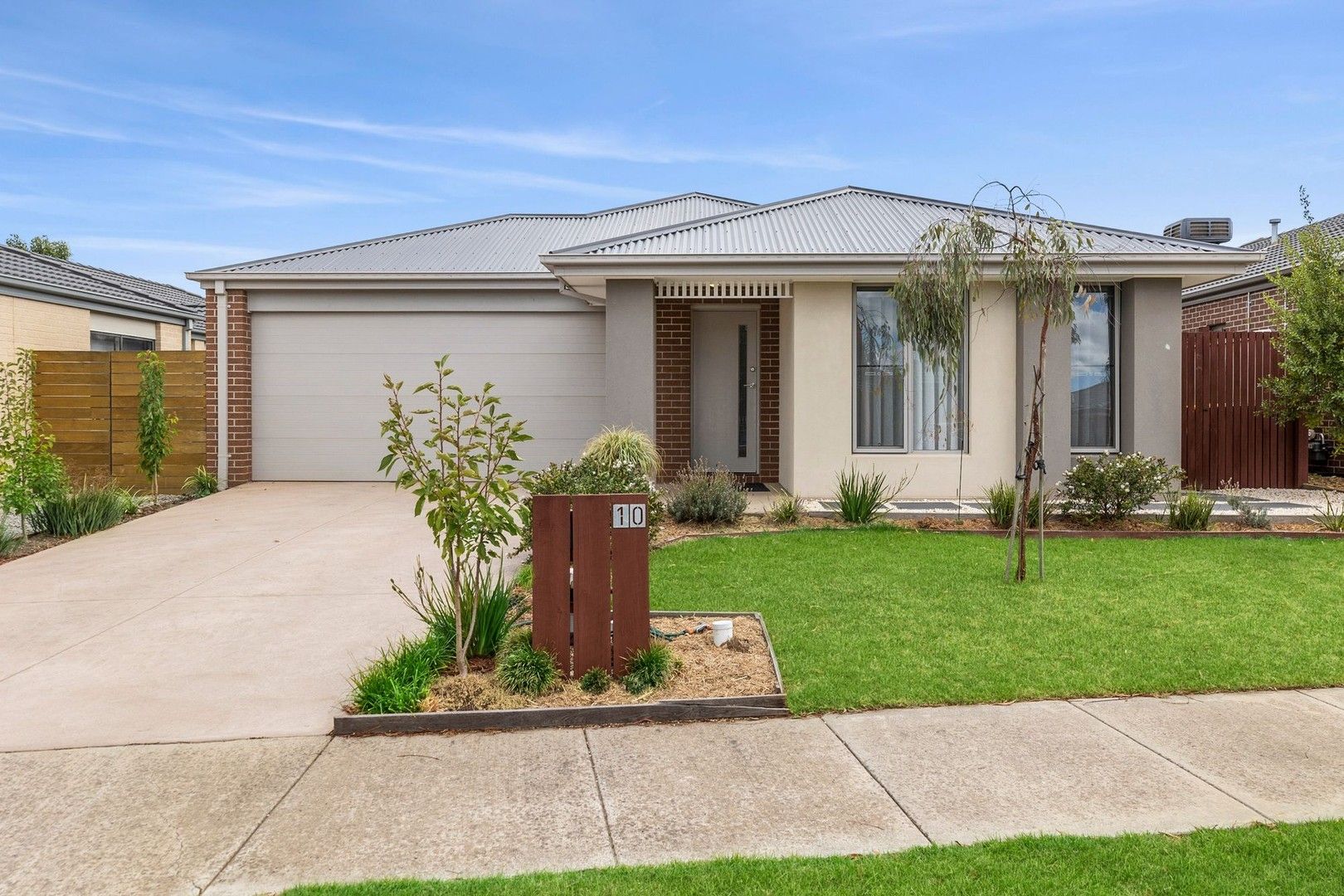 3 bedrooms House in 10 Lunar Street MOUNT DUNEED VIC, 3217