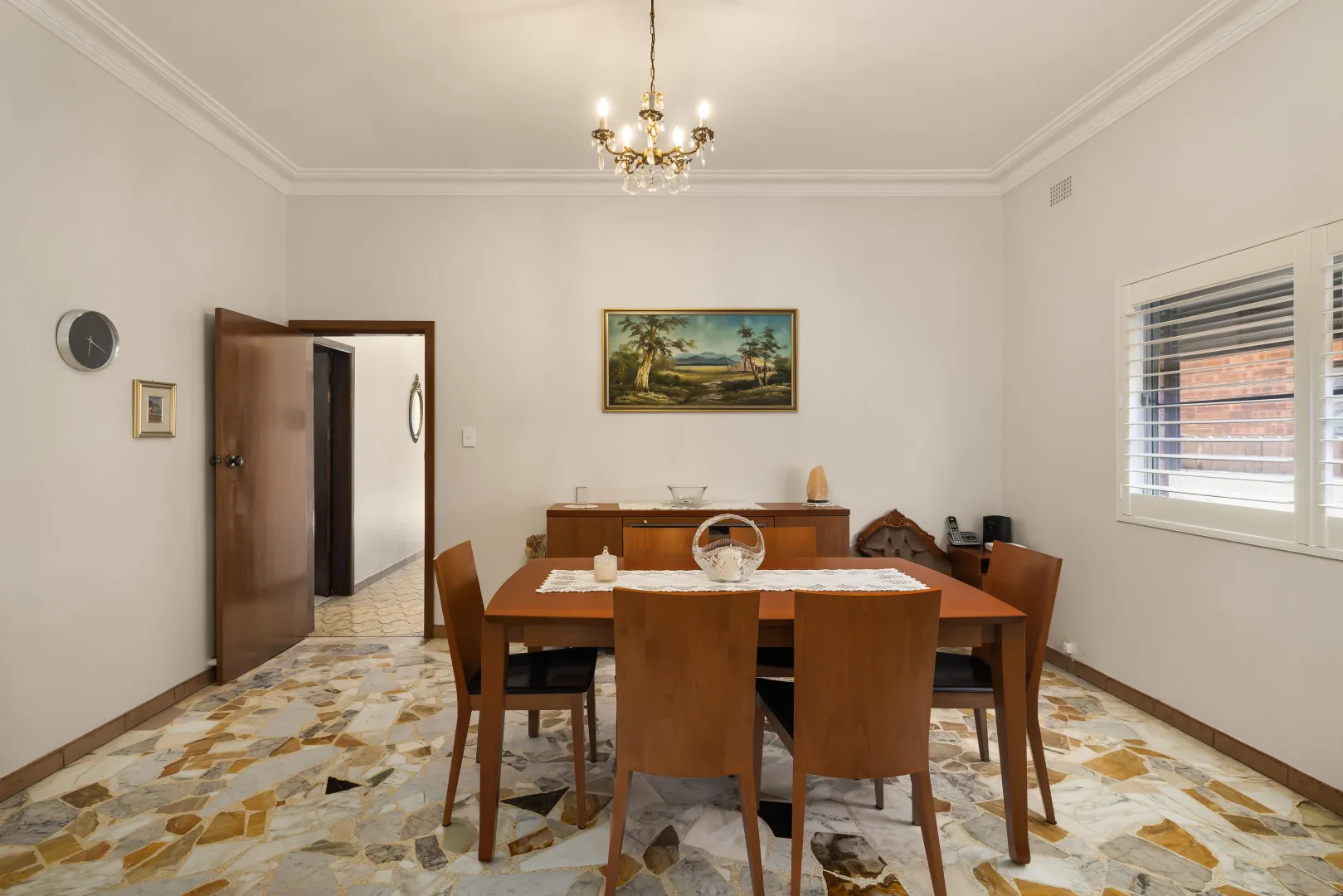 Pole position family home in highly sought after family locale - View 4