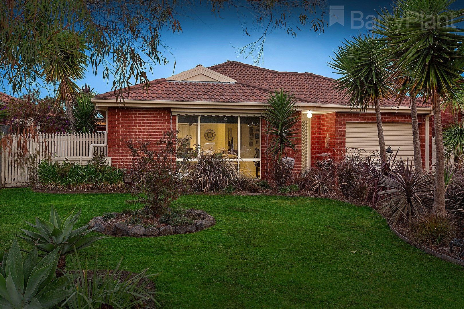 1/6 Dingle Court, Berwick VIC 3806, Image 0