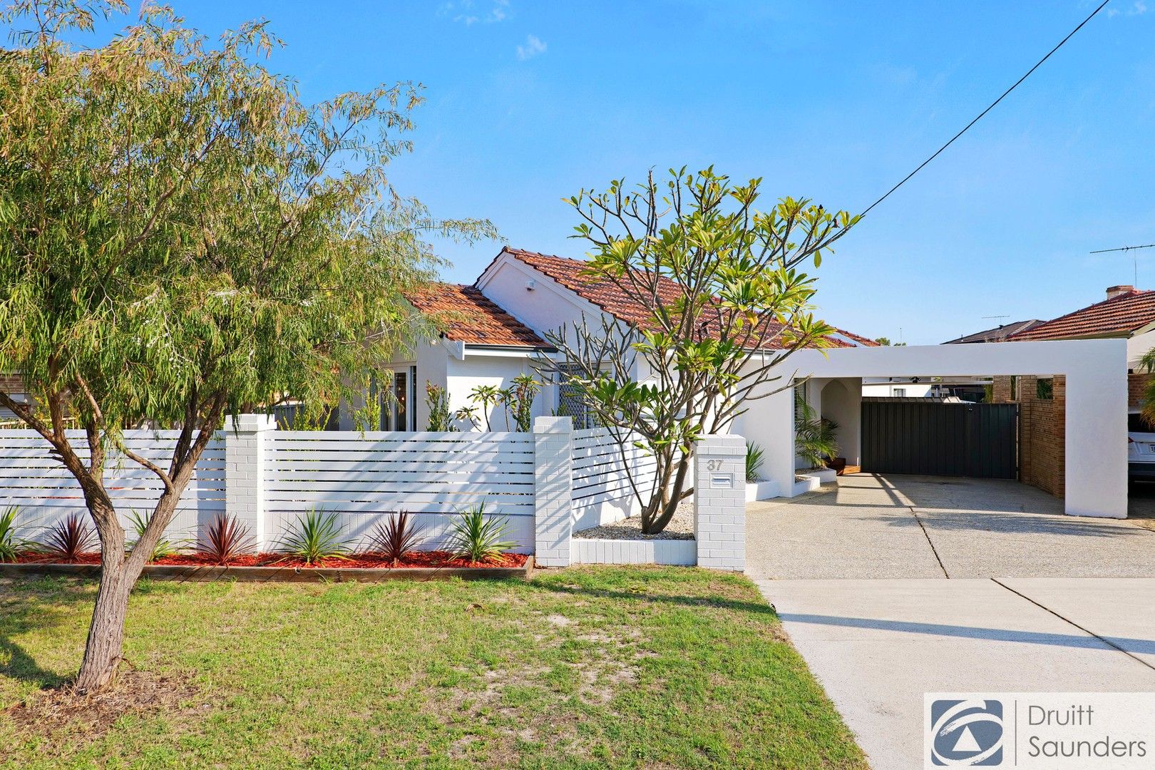 3 bedrooms House in 37 Donar Street INNALOO WA, 6018