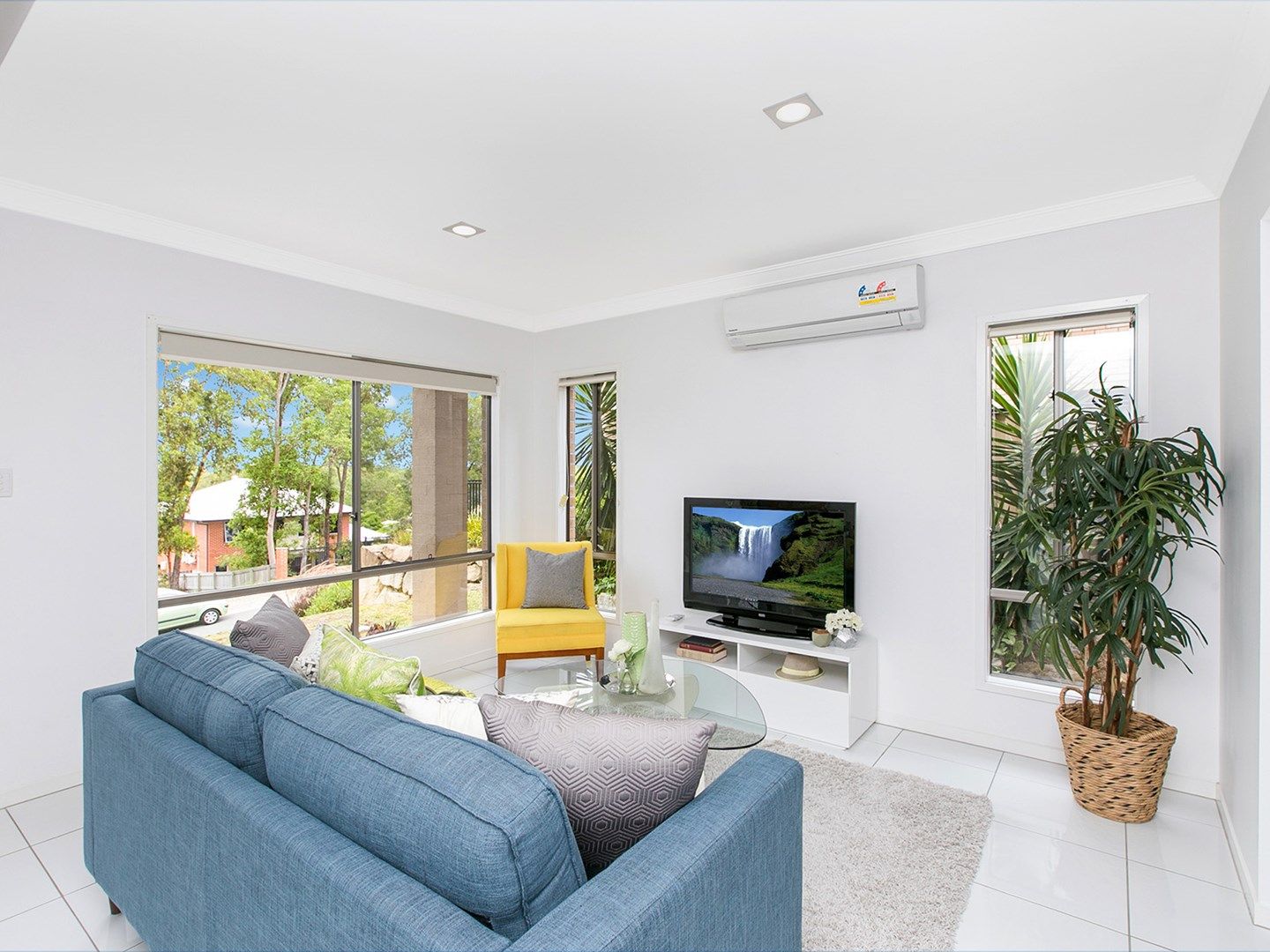 63 Corymbia Crescent, Anstead QLD 4070, Image 2