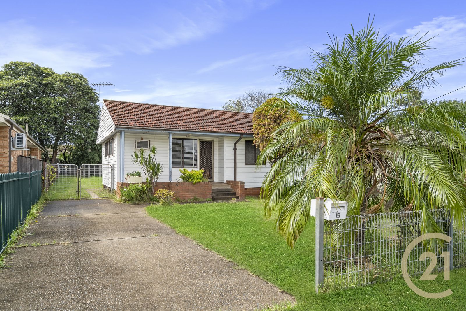 15 Heckenberg Avenue, Sadleir NSW 2168, Image 0