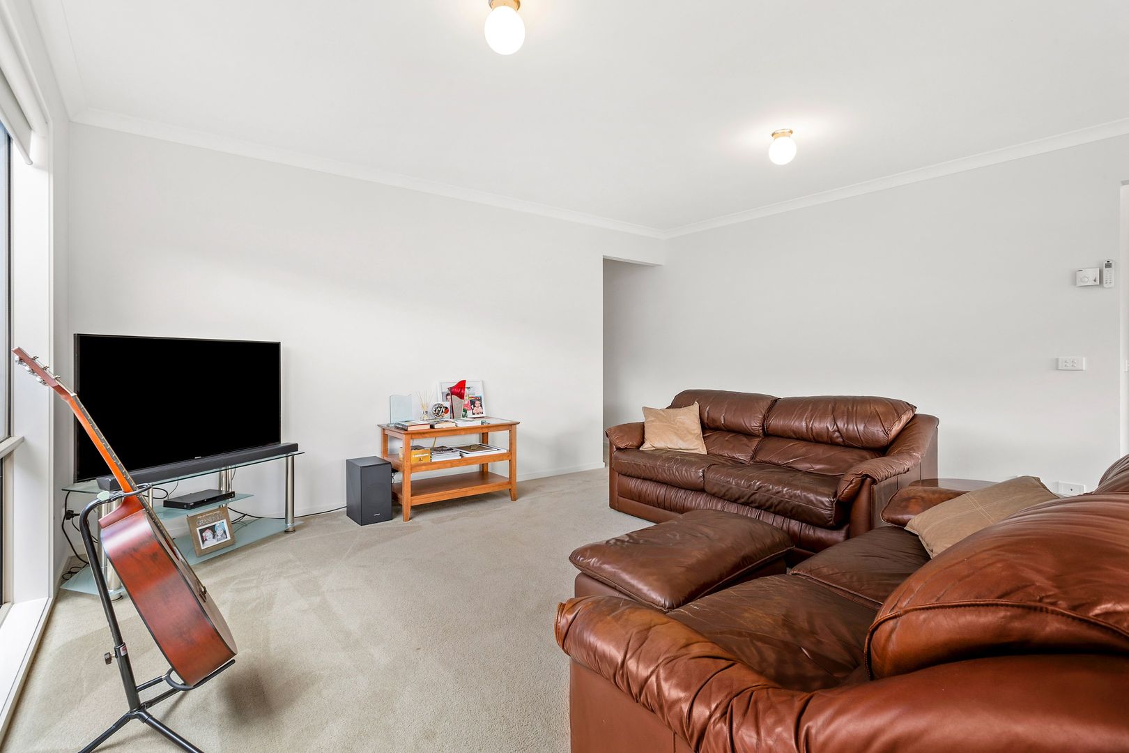 4/14 Shakespeare Court, Drouin VIC 3818, Image 2