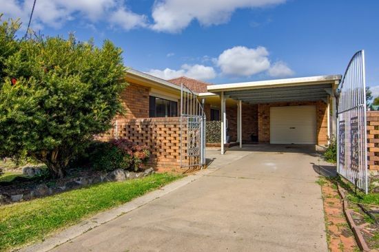 3 bedrooms House in 113 Petra Avenue TAMWORTH NSW, 2340