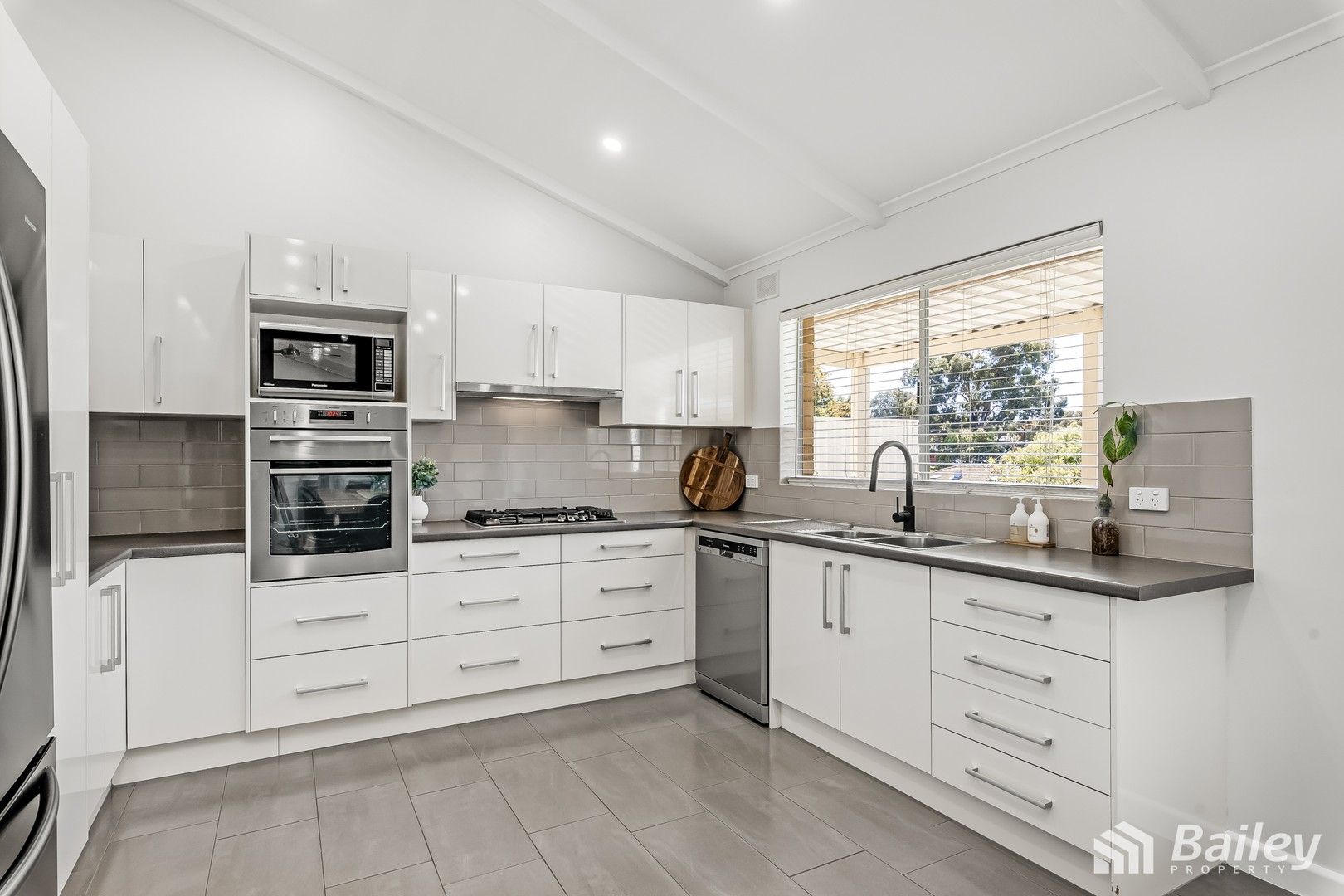 71 Flinders Drive, Valley View SA 5093, Image 1