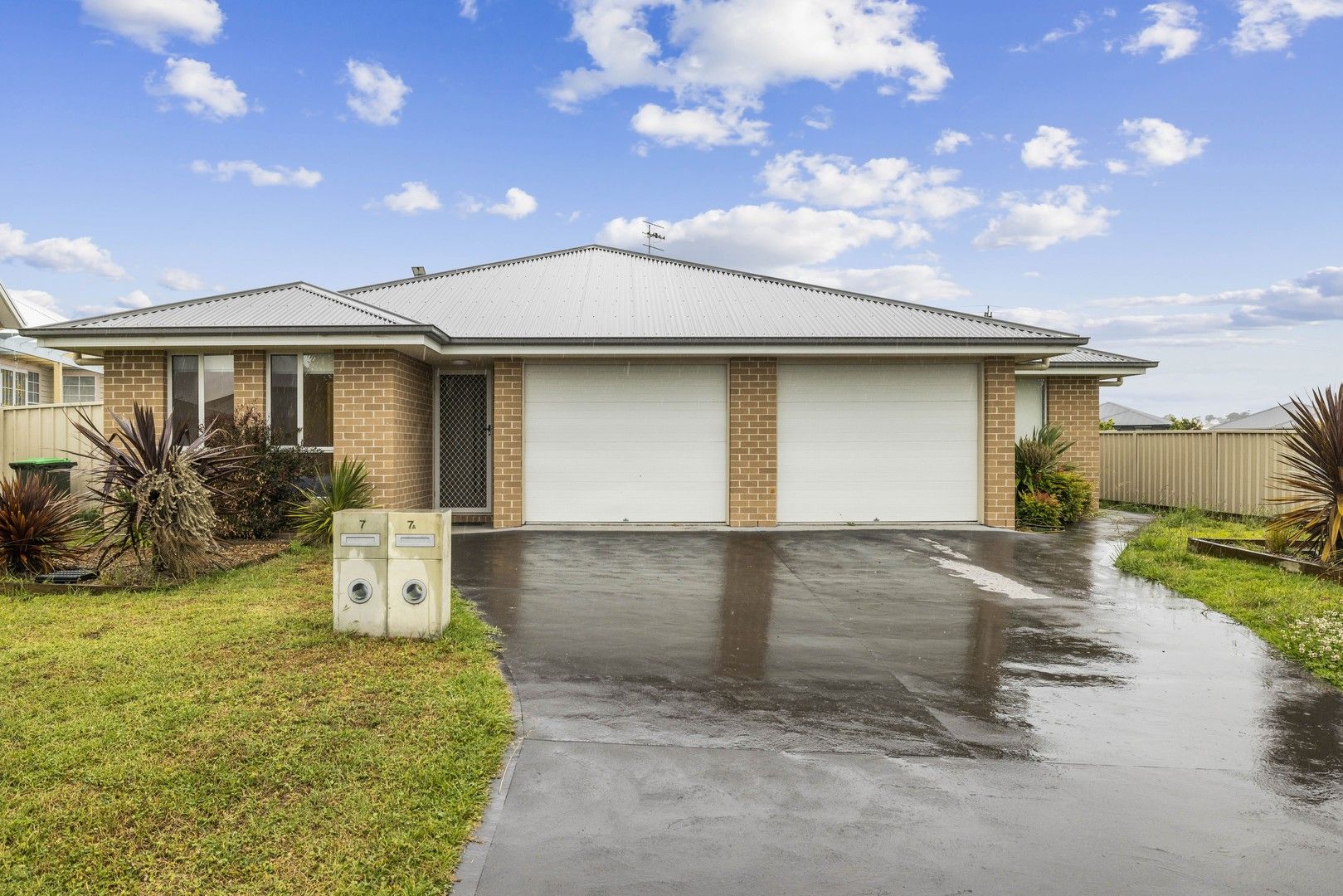 5 bedrooms House in 7 & 7a Quadrant Place GOULBURN NSW, 2580