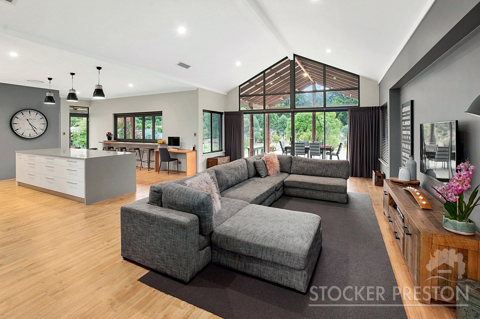 33 Hereford Place, Margaret River WA 6285, Image 2