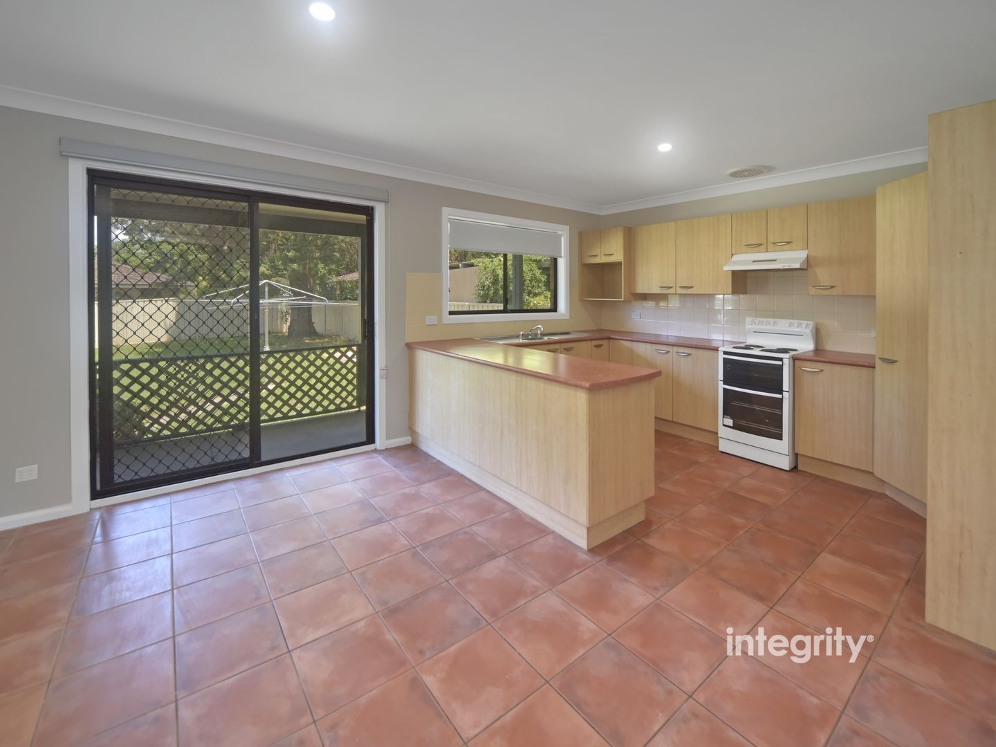 64 Cambewarra Road, Bomaderry NSW 2541, Image 2