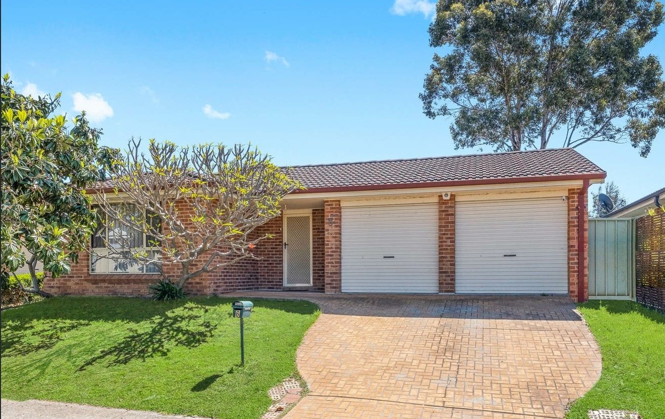 5 bedrooms House in 6 Tamworth Crescent HOXTON PARK NSW, 2171
