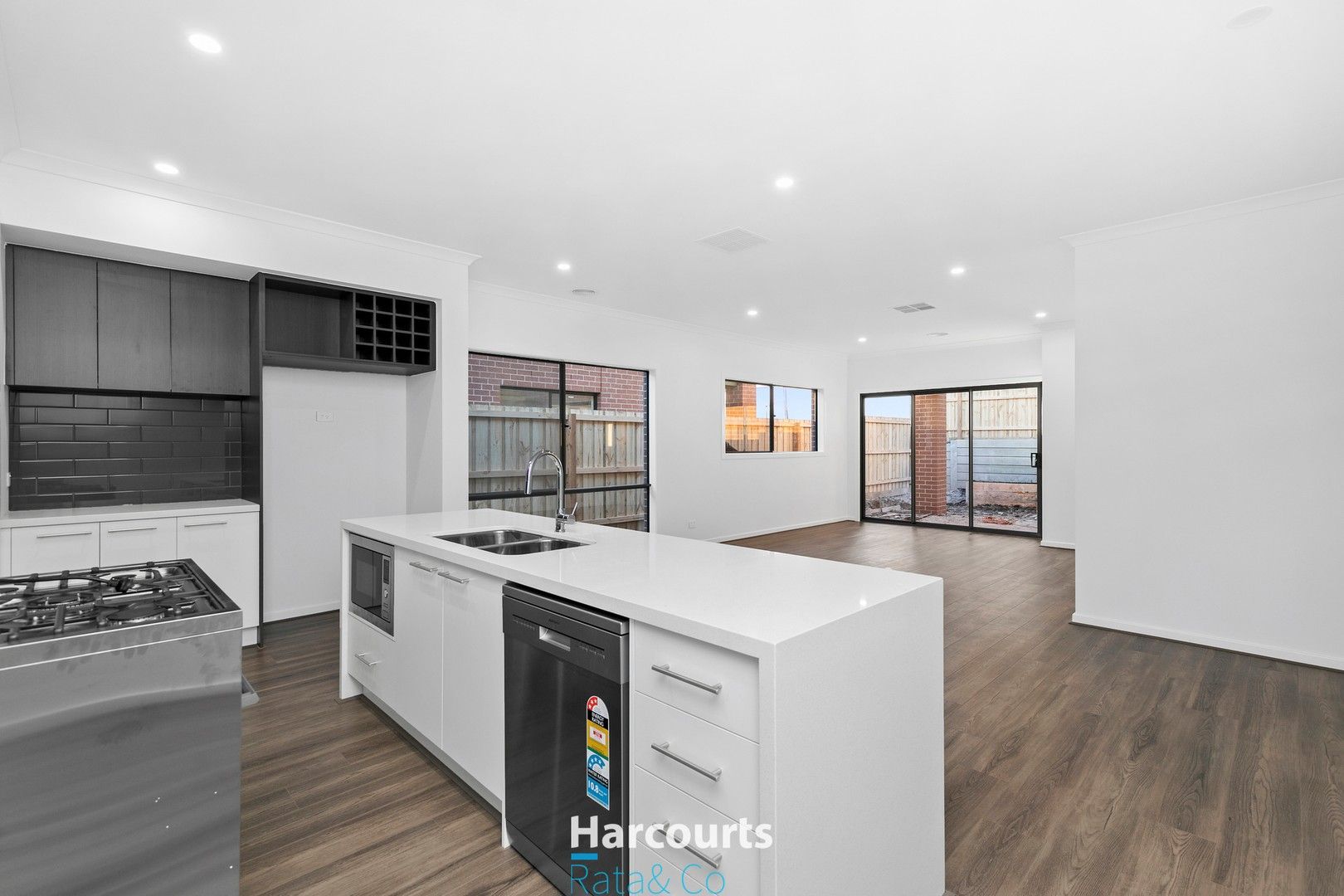 5 bedrooms House in 18 Fayalite Circuit DONNYBROOK VIC, 3064