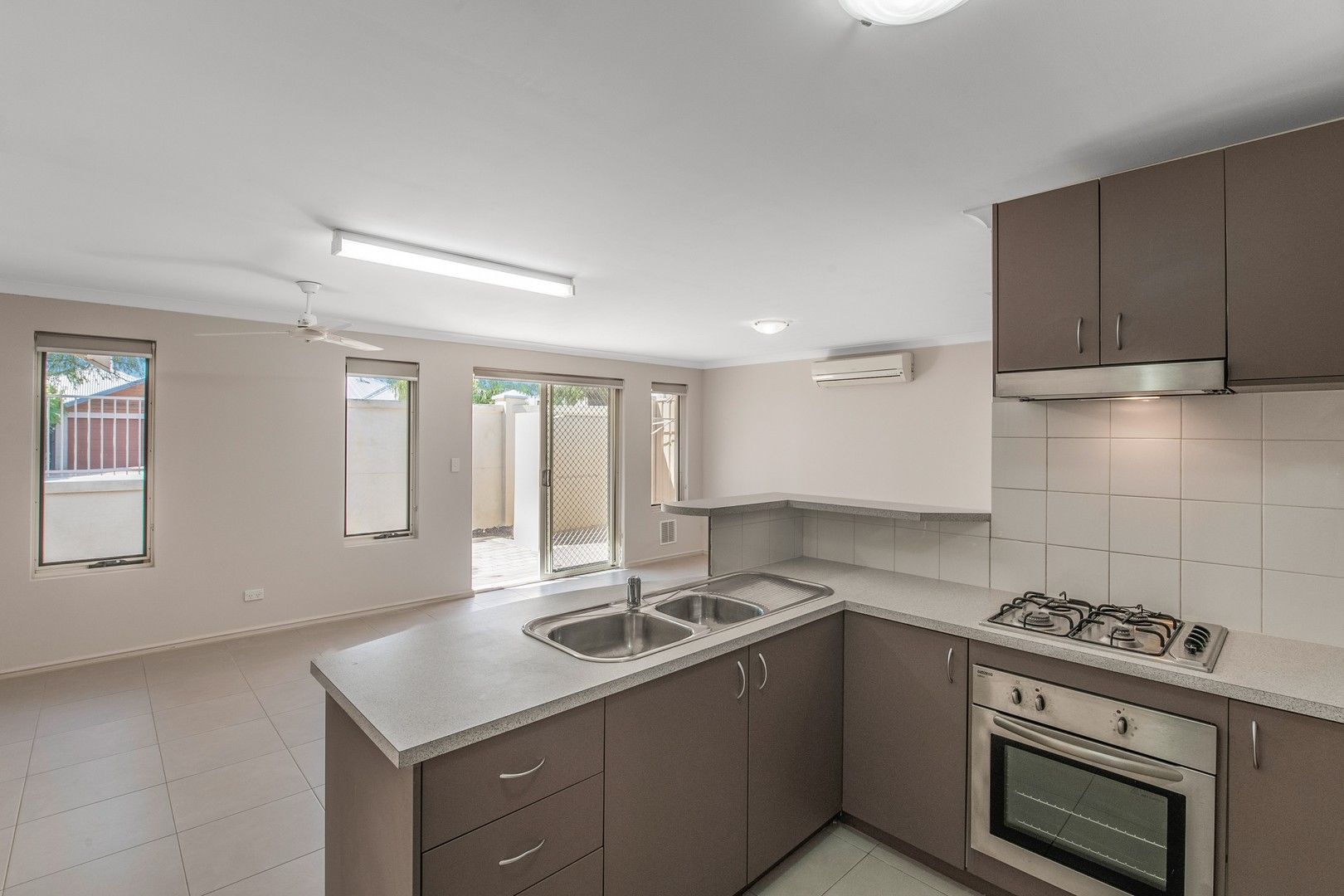 3 bedrooms Villa in 1/45 Norman Street ST JAMES WA, 6102