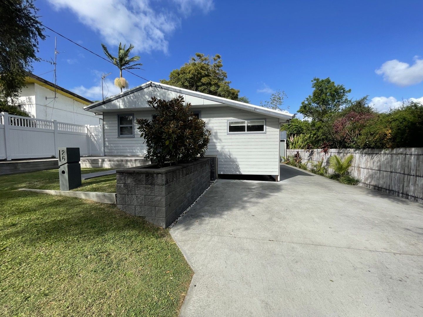 3 bedrooms House in 26 Bellevue Parade LABRADOR QLD, 4215