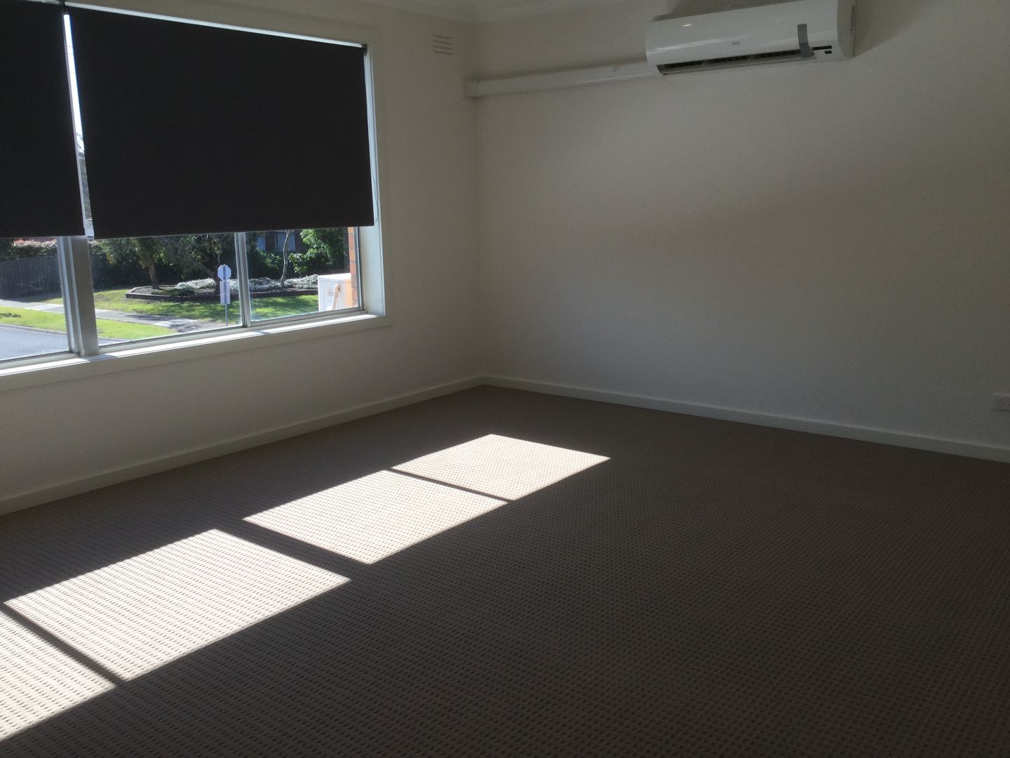3 bedrooms Apartment / Unit / Flat in Rear 147 Military Road AVONDALE HEIGHTS VIC, 3034