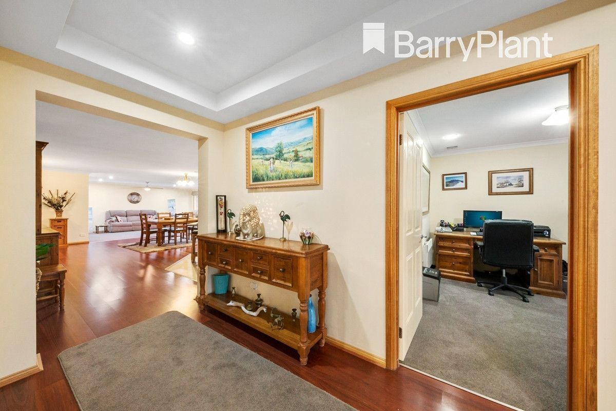 38 Bunjil Drive, Drouin VIC 3818, Image 2