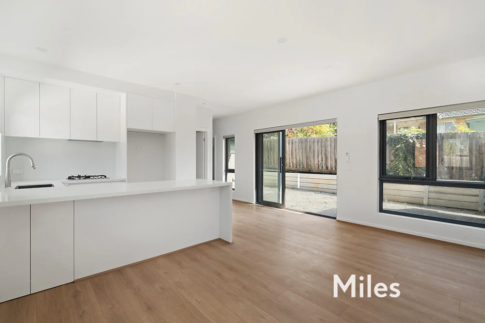 Additional image 2 of 2/11 Mount Ida Avenue, Rosanna VIC 3084