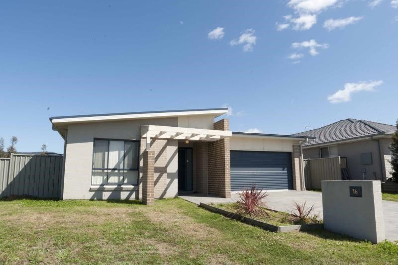 4 bedrooms House in 16 Zinfandel Circuit CESSNOCK NSW, 2325