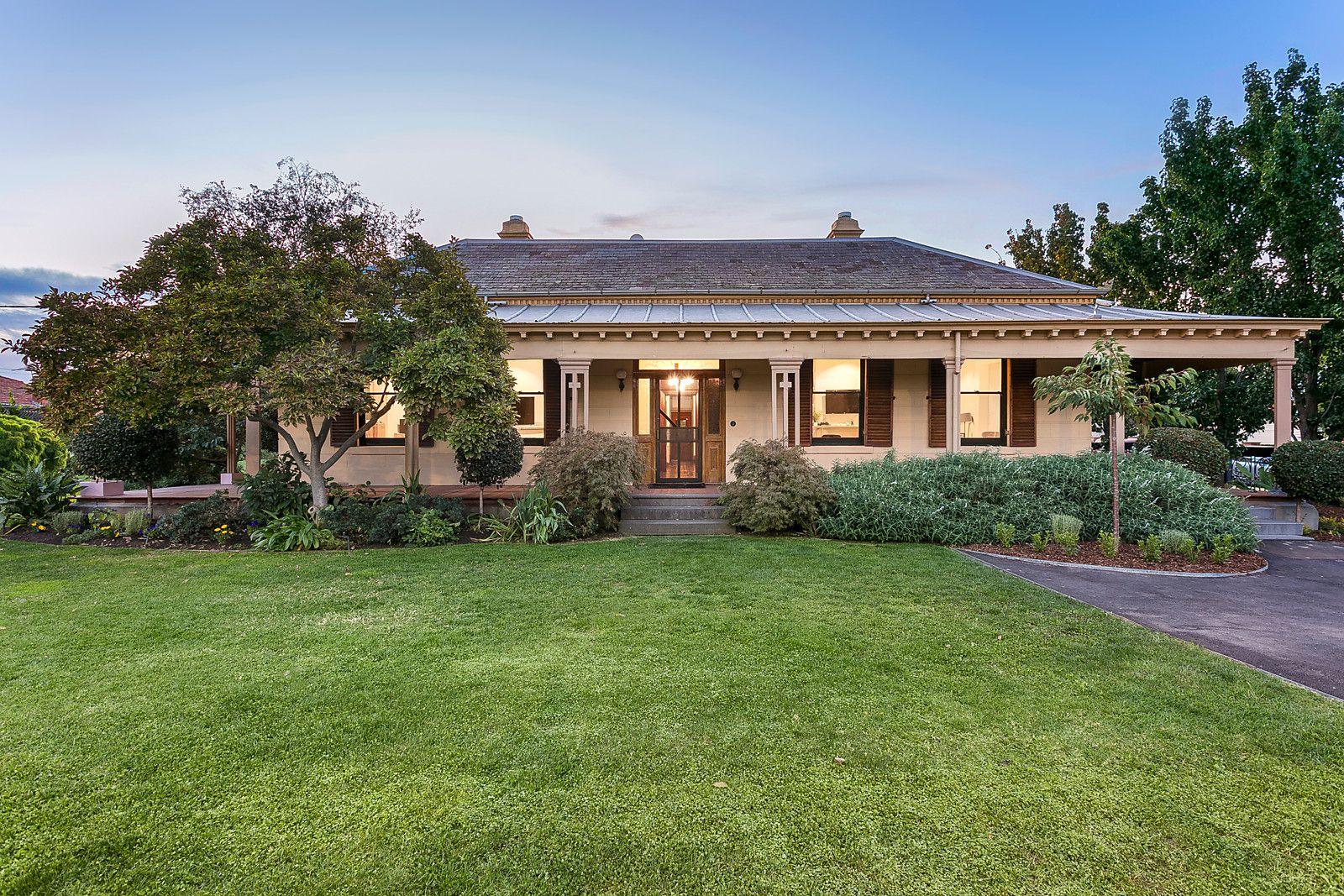 33 Tweedside Street, Essendon VIC 3040, Image 1