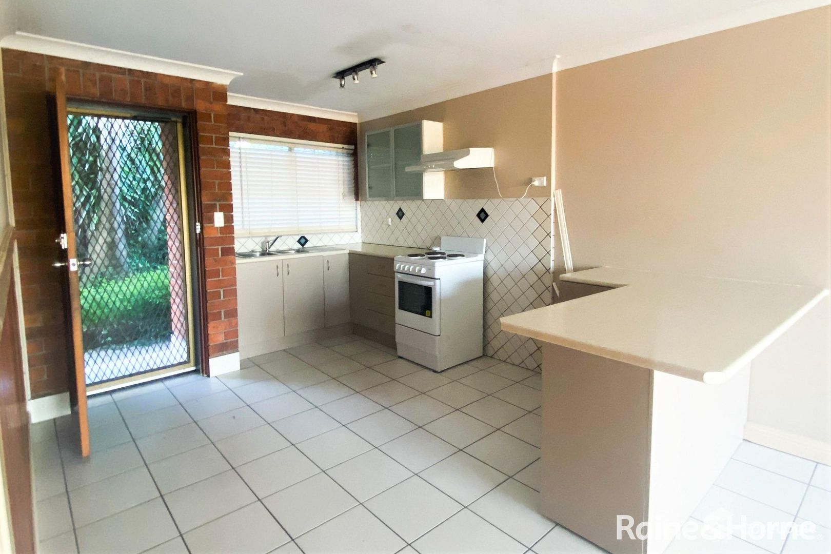 2/5 Truscott Street, Raymond Terrace NSW 2324 Apartment For Rent