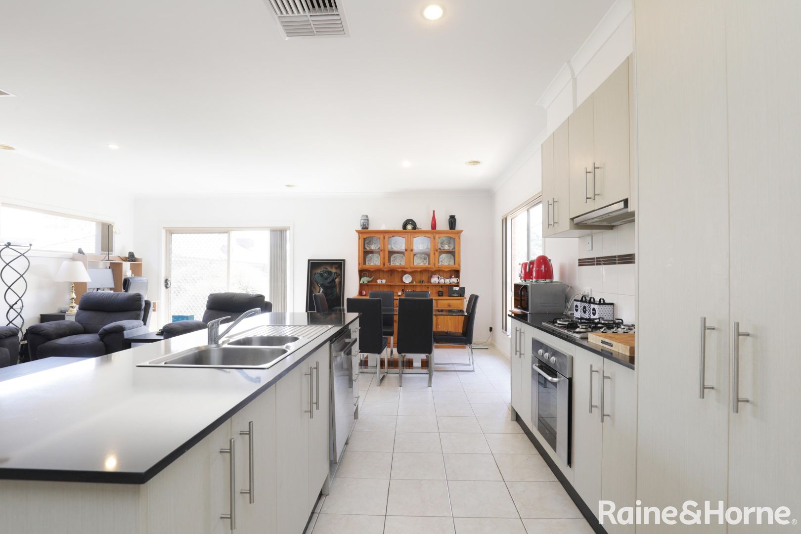 9 Viewbank Walk, Caroline Springs VIC 3023, Image 1