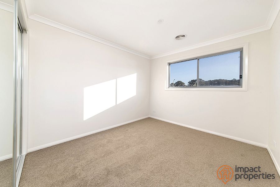 71 Kingsland Parade, Casey ACT 2913, Image 2