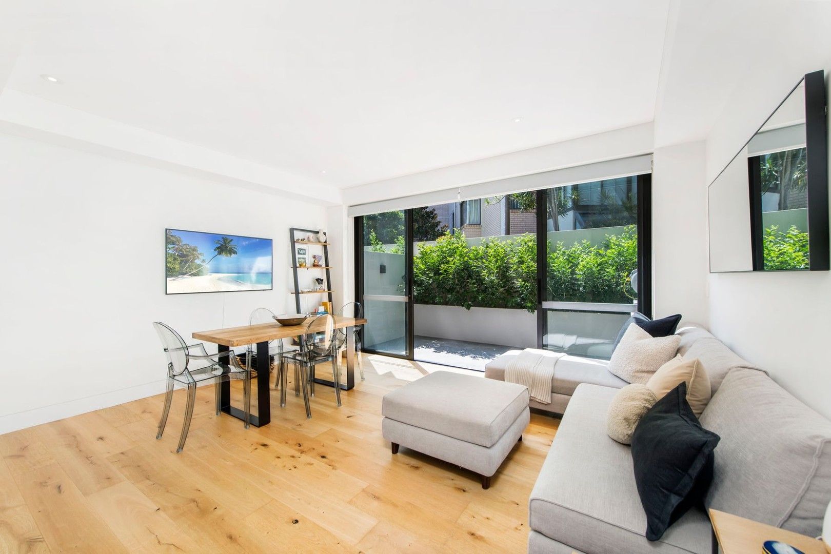 1 bedrooms Apartment / Unit / Flat in 2/211 Military Road CREMORNE NSW, 2090