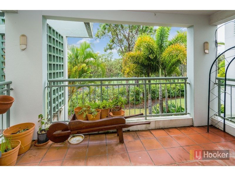 25/76 Chichester Drive, Arundel QLD 4214, Image 2