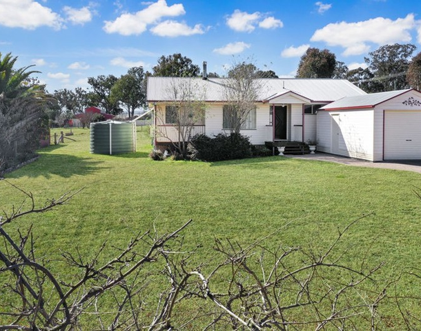 16 Clive Street, Tenterfield NSW 2372