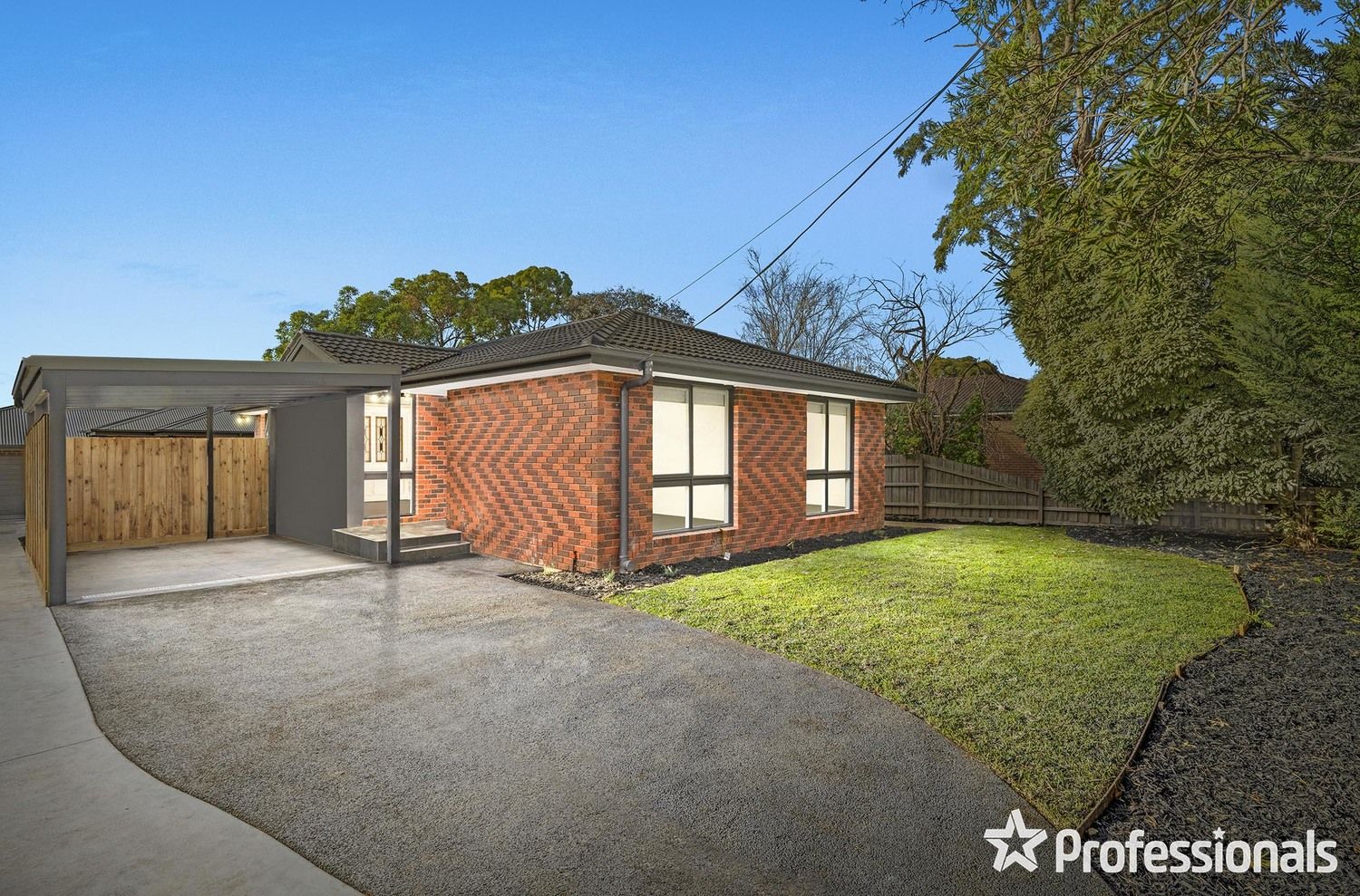 3 bedrooms House in 7 Black Springs Road CHIRNSIDE PARK VIC, 3116