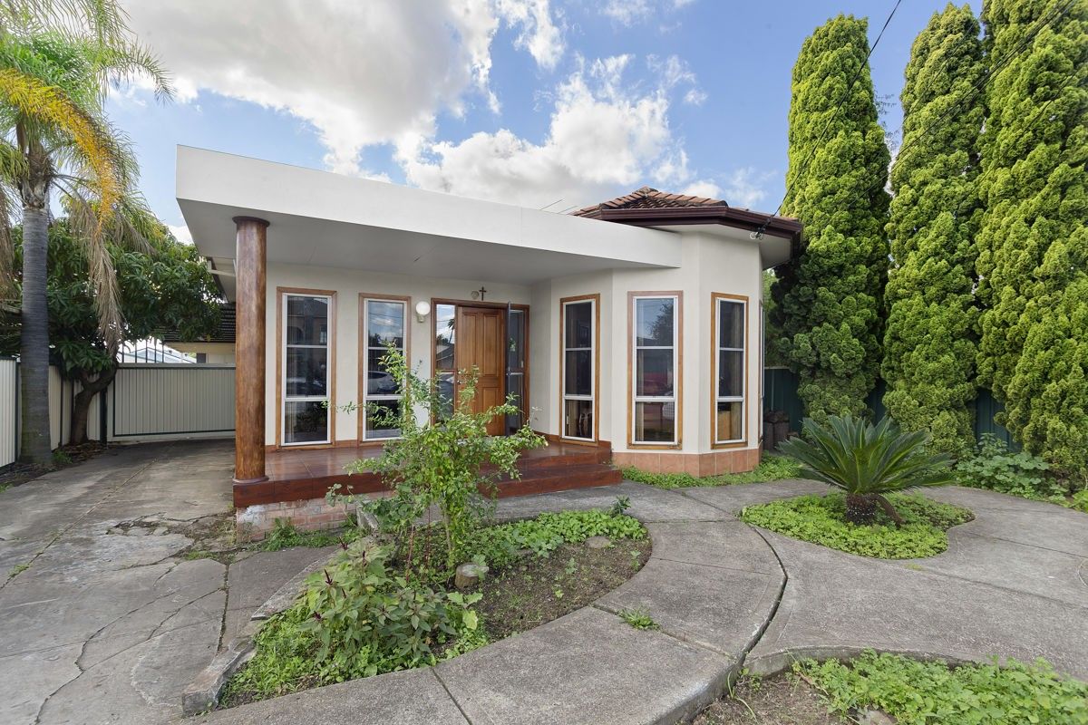 6 bedrooms House in 37 Woodstock Street GUILDFORD NSW, 2161