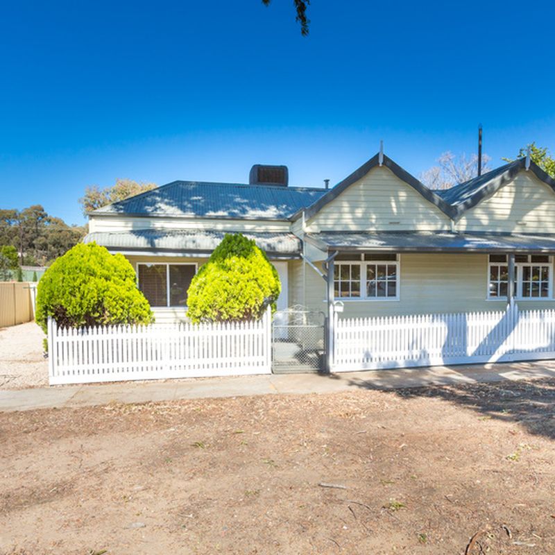 38 Peel Street, Quarry Hill VIC 3550