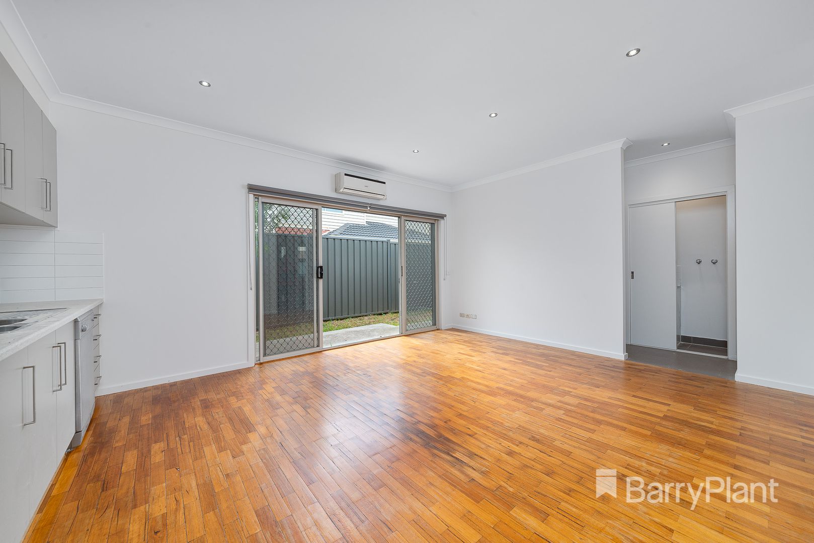 4/9 Margaret Street, Oak Park VIC 3046, Image 2