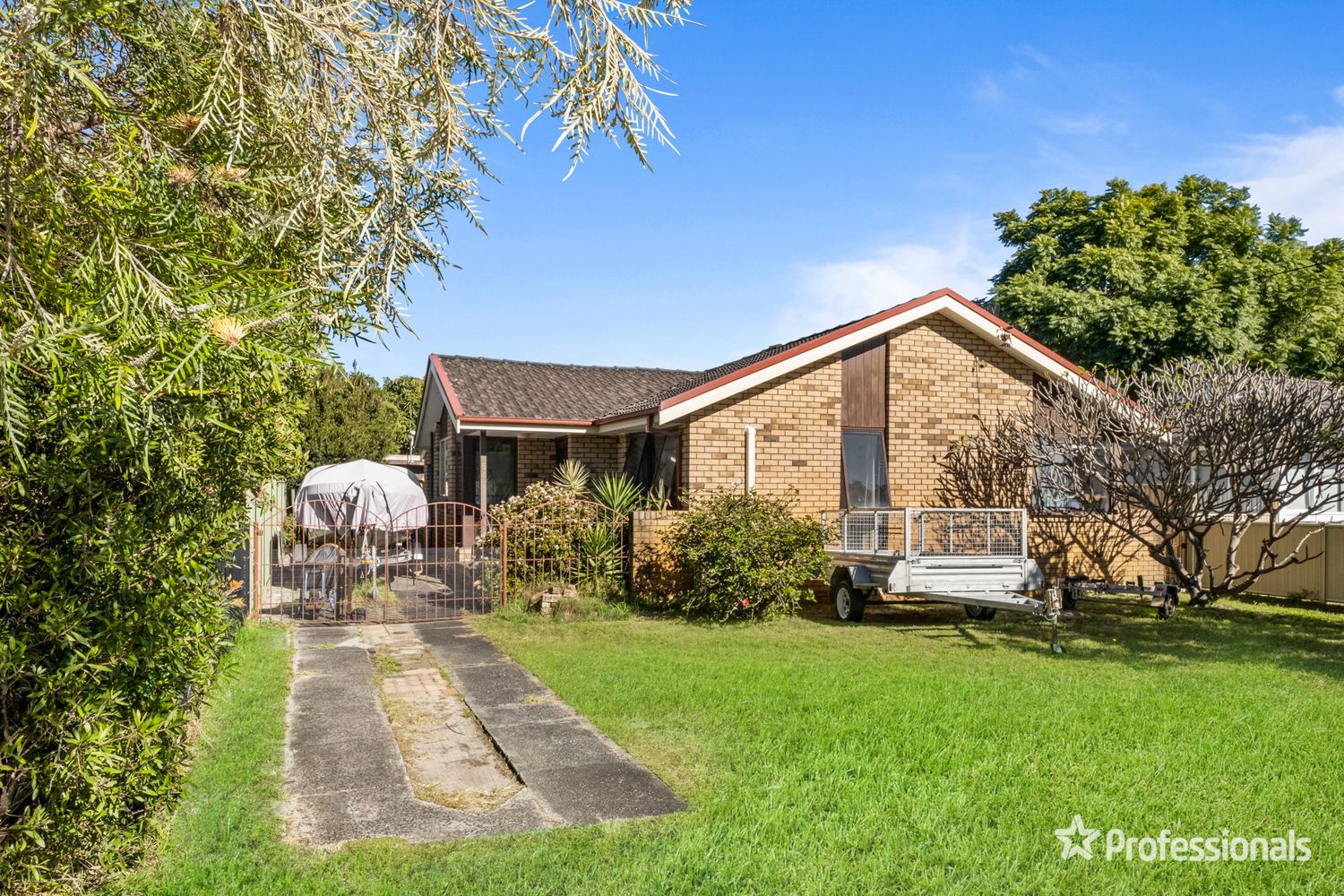 3 bedrooms House in 54 Florida Avenue WOY WOY NSW, 2256