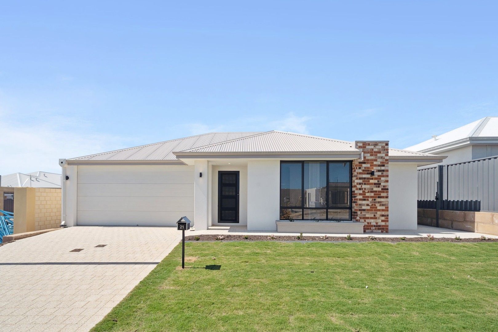 4 bedrooms House in 21 Ambrella Street TREEBY WA, 6164