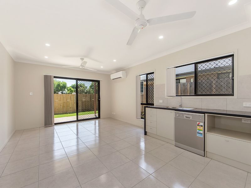 1 & 2/2 Wattle Grove, Boronia Heights QLD 4124, Image 2