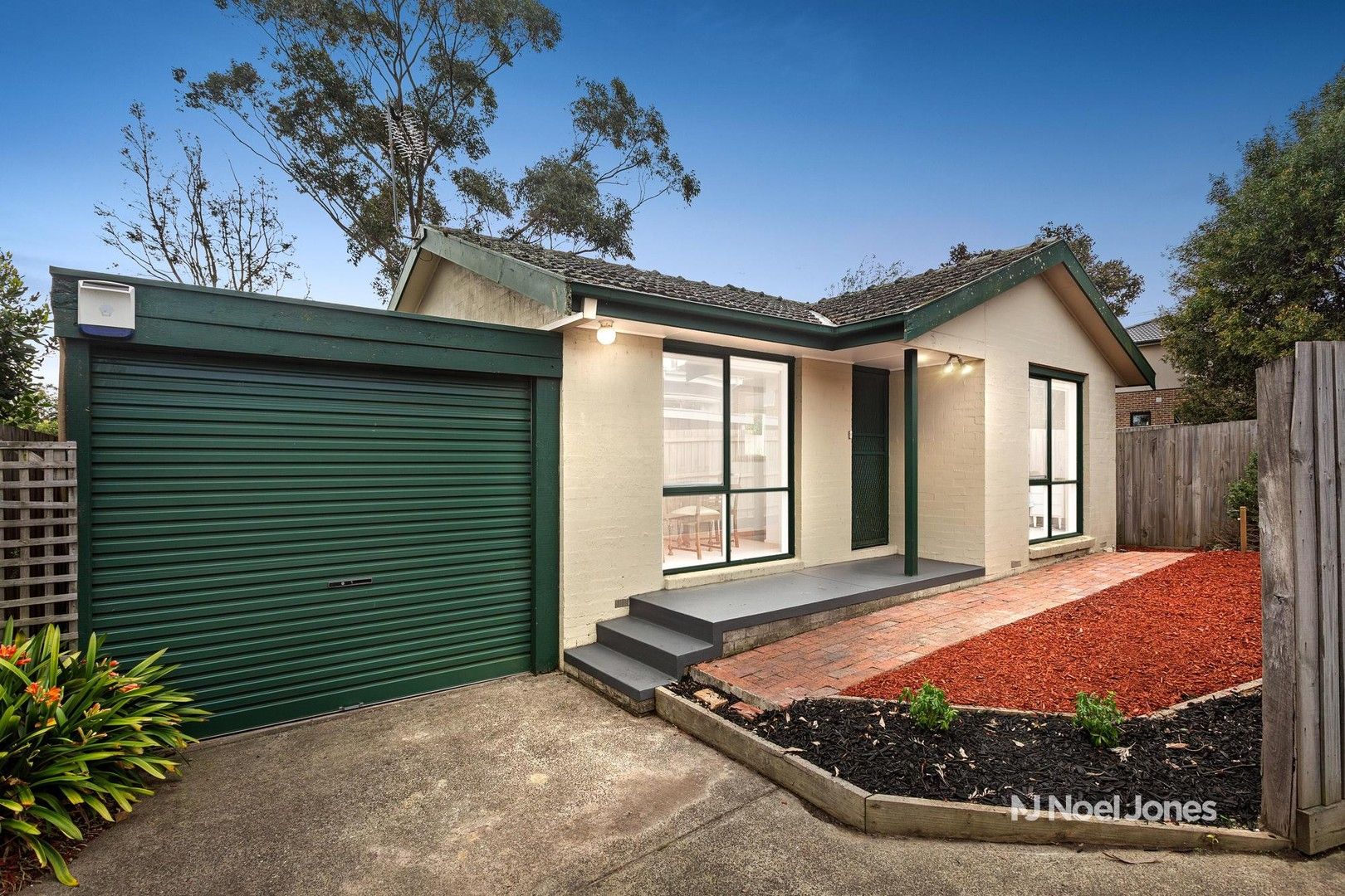 2/25 Farleigh Avenue, Burwood VIC 3125, Image 0