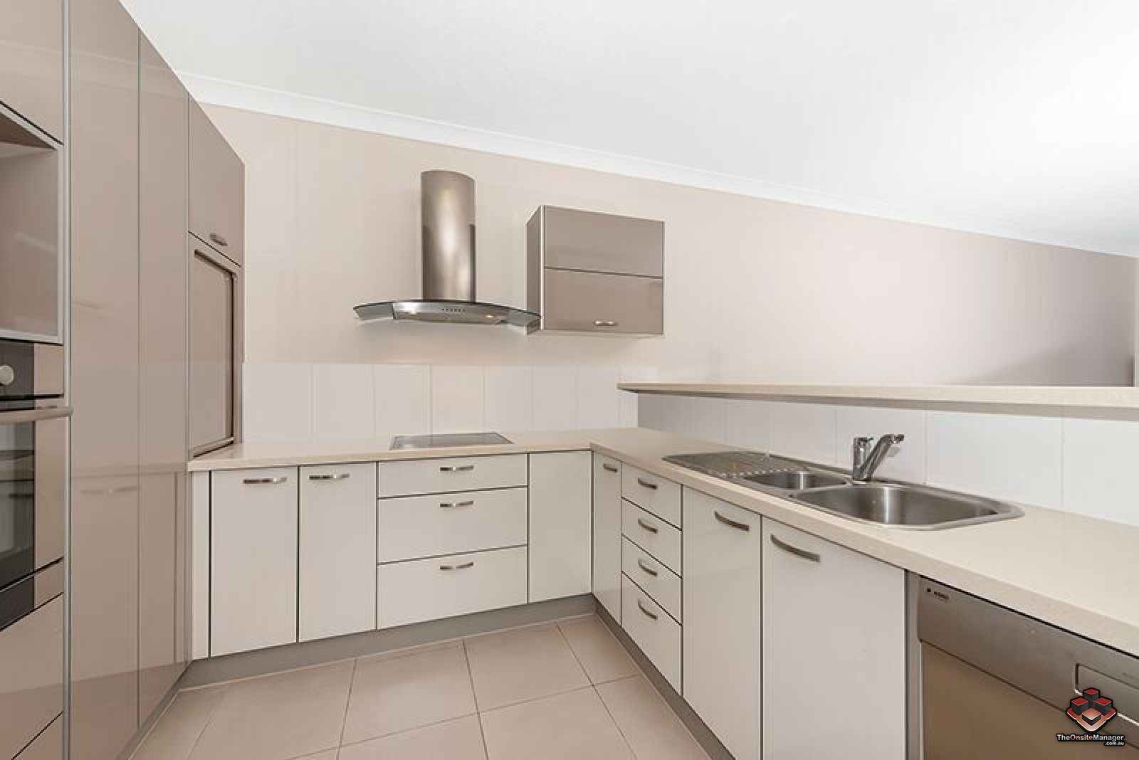 ID3865286/42 Warburton Street, North Ward QLD 4810 Apartment For